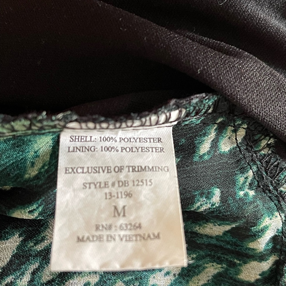 Dressbarn Green and Black Tiered Ruffled Blouse - Picture 7 of 9